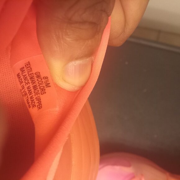 Step Up Your Style – Men’s Guess Sneakers Size 8.5 - Picture 4 of 6